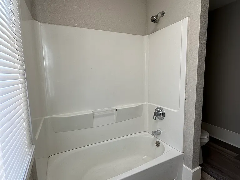 314 E Archer Ave — Photo 6