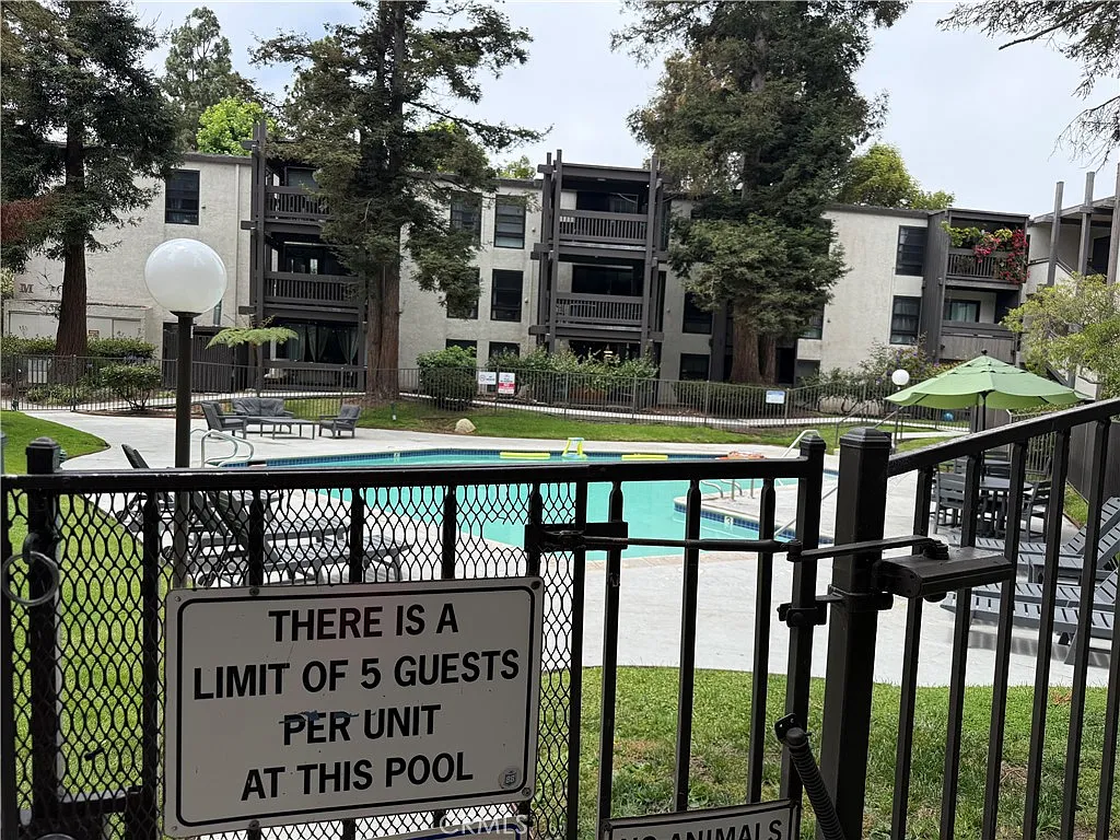 2 bed, 1048 sqft, $2,995 — Photo 3