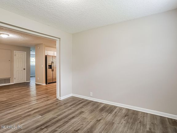 5th image of 2332 BURPEE Drive