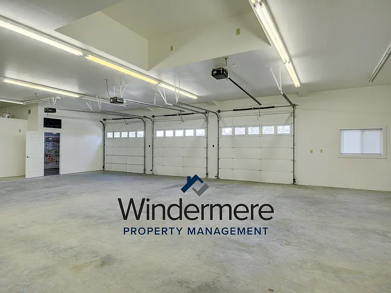 2480 N Bluff Rd — Photo 20