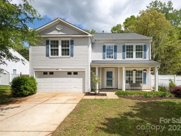 1965 Leesburg Dr, Clover, SC 29710