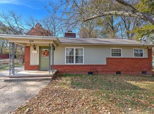 614 S Wright St, Siloam Springs, AR 72761
