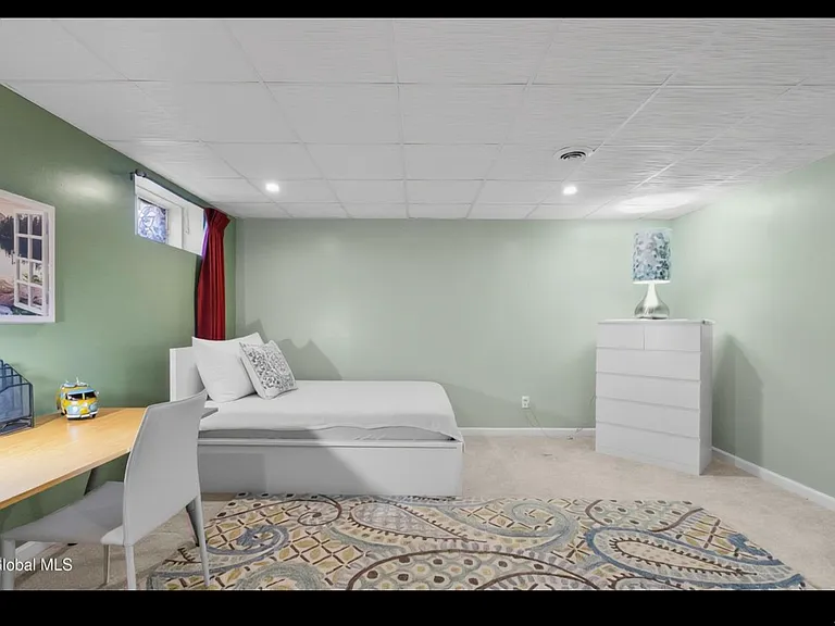 8 Fox Glove Ct — Photo 35
