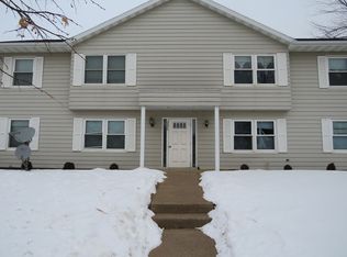 3226 Oak Knoll Dr, Eau Claire, WI 54701