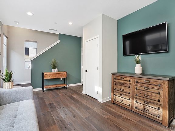 3rd image of 2053 W Place Dr