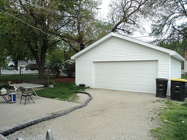 2nd image of 18311 Grant St