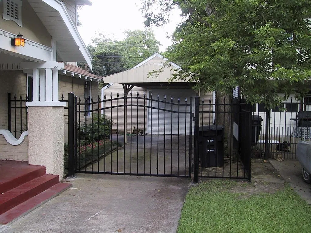 3 bed, 1631 sqft, $3,200 — Photo 2