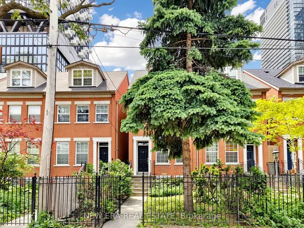 238 George St, Toronto, ON M5A 2N1