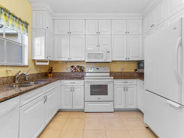 28060 Palmas Grandes Ln APT 202, Bonita Springs, FL 34135