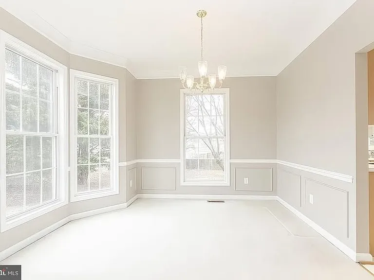 18306 Lyles Dr — Photo 2