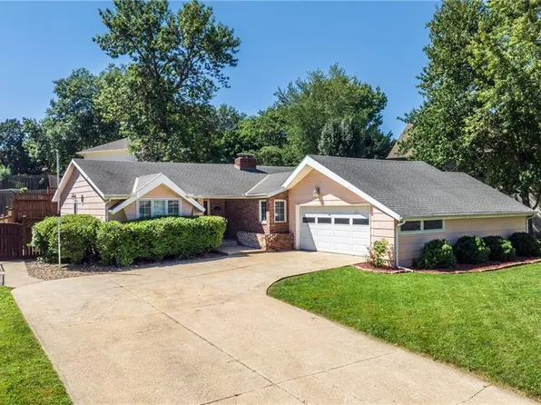 5129 Mockingbird Ln, Saint Joseph, MO 64506