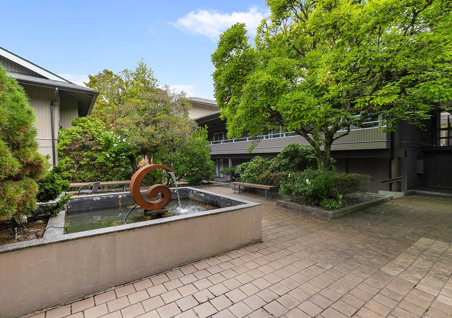 Beautifully Updated 2BR Townhome with Unbeatable Bellevue Location — Photo 3