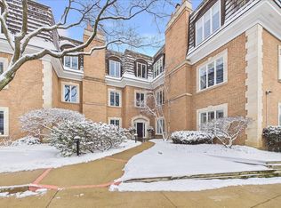 485 Oakwood Ave APT D2, Lake Forest, IL 60045