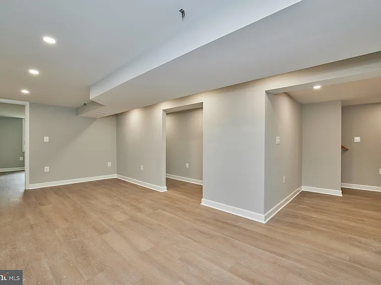 2123 N Early St — Photo 13