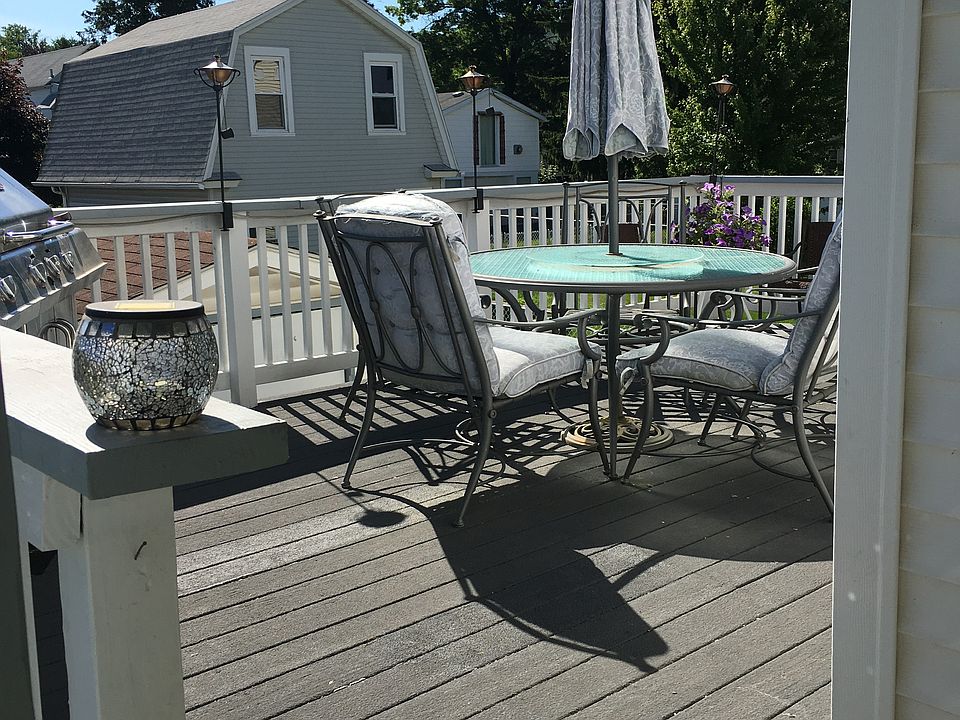 2nd image of 212 Pine St