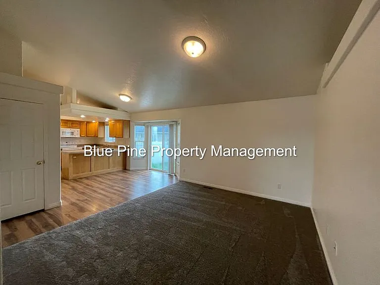 1156 Matchpoint Dr — Photo 5