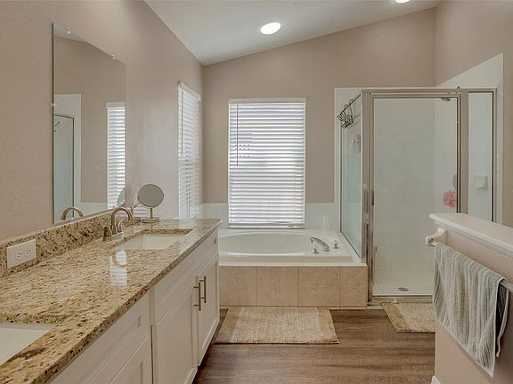 4th image of 3030 Oakbrook Cir