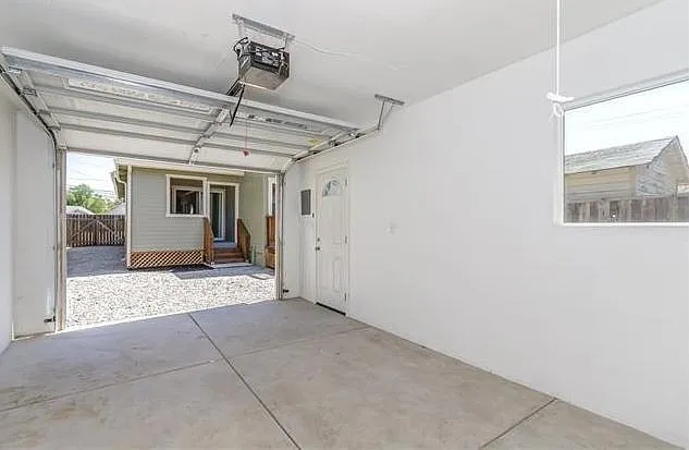 575 McLeod St — Photo 12