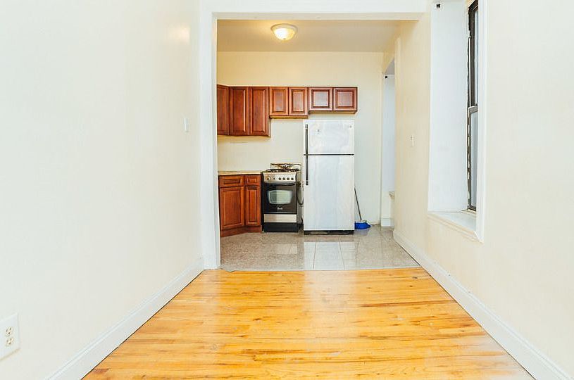 1st image of 158 Lewis Ave APT 1