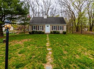 11 Ridge Dr, Uncasville, CT 06382