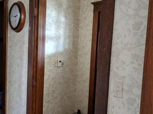 4904 Underwood Ave, Omaha, NE 68132