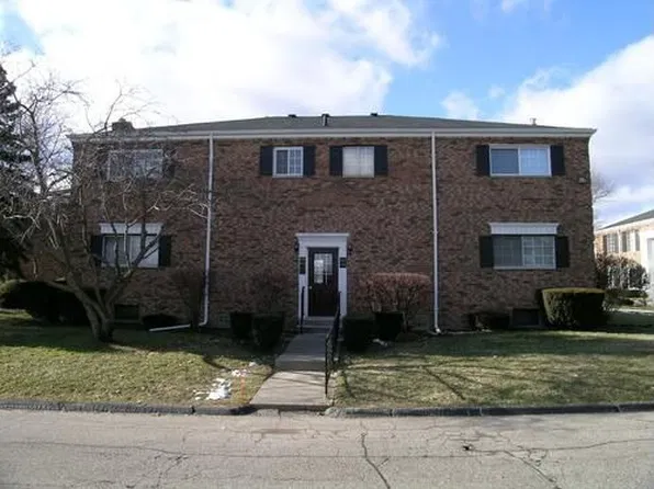 635 E Fox Hills Dr #1, Bloomfield Hills, MI 48304