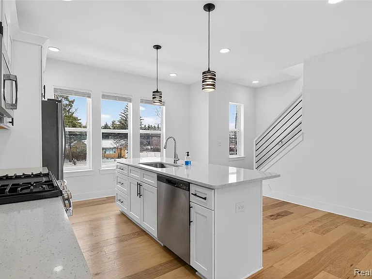 2925 Square Lake Ct — Photo 14