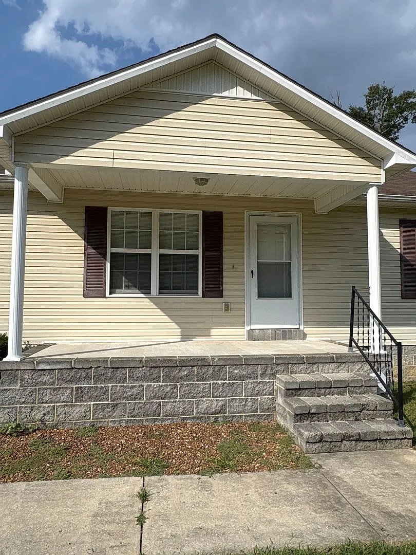 3 Bedroom Home with Large Yard! — Photo 2