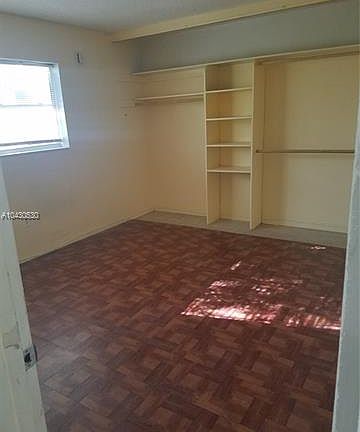 3rd image of 930 NE 133rd St APT 11