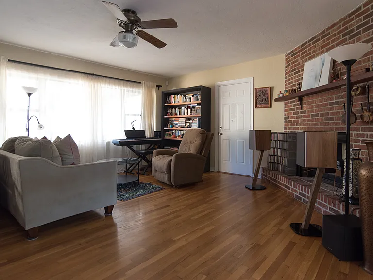 433 E Grant St — Photo 2