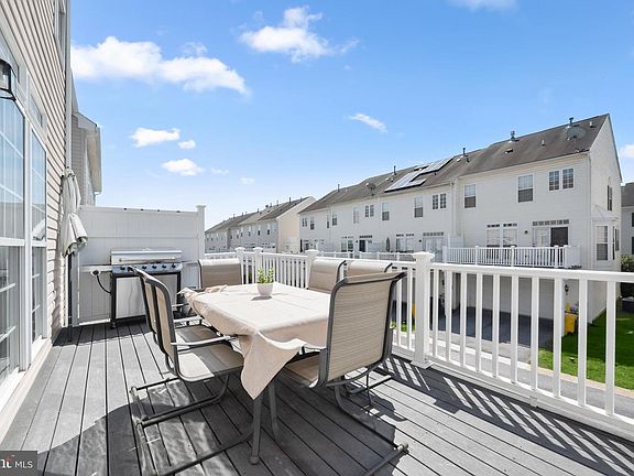 5th image of 1748 Theale Way