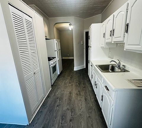 4th image of 512 Adams St #3N