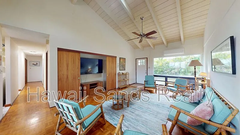 3 bed, 2.0 bath, 1231 sqft, $3,500 — Photo 2