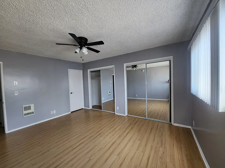 425 N Hobart Blvd — Photo 53