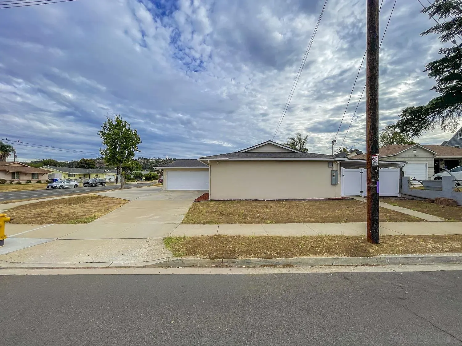 3 bed, 2.0 bath, 1232 sqft, $4,000 — Photo 3