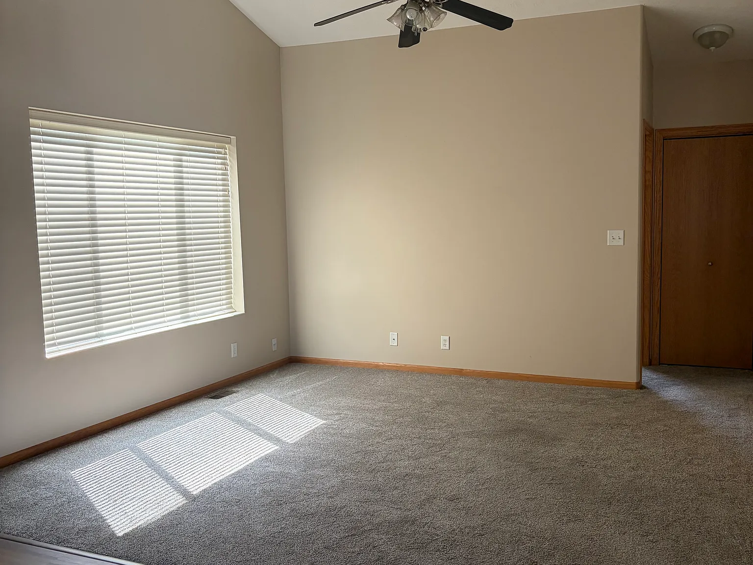 3 bed, 2400 sqft, $2,500 — Photo 3