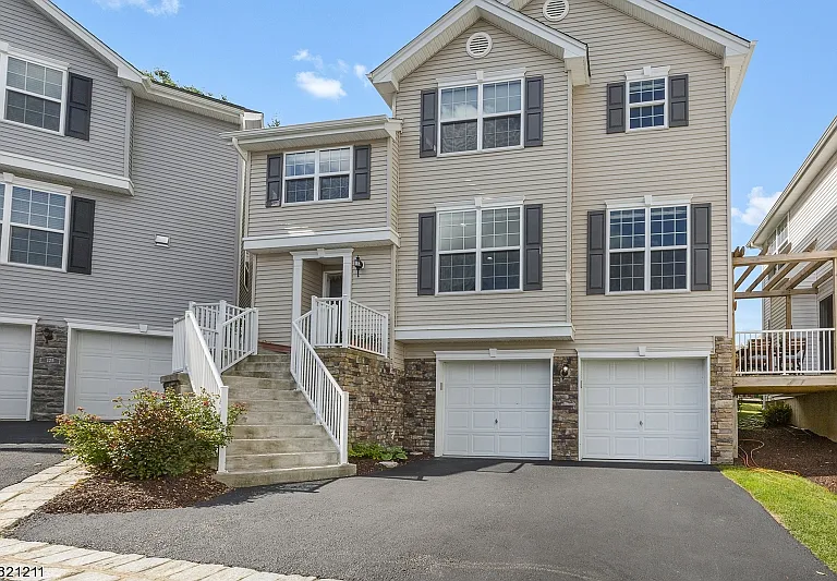 127 Sowers Dr — Photo 1