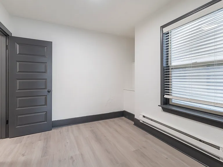 Kensington Apartments — Photo 43