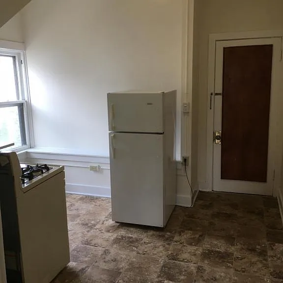 2704 N Hackett Ave #10 — Photo 5