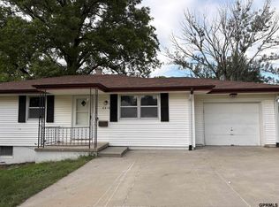 6916 Wirt St, Omaha, NE 68104