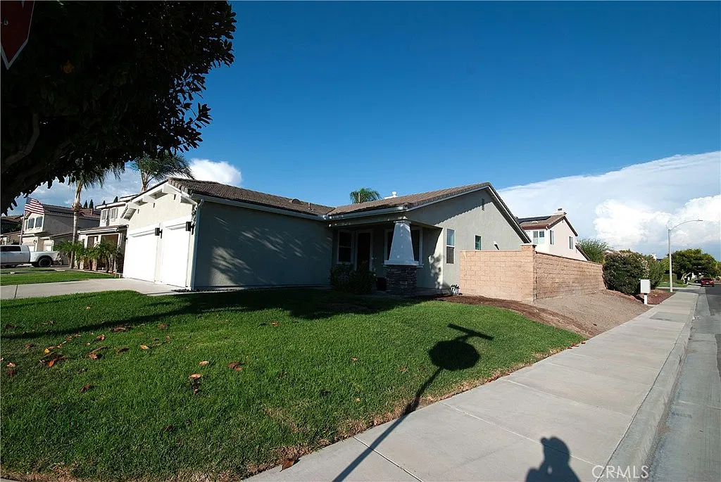 3 bed, 1718 sqft, $3,600 — Photo 2