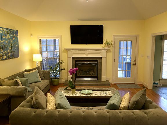 3rd image of 527 Heritage Hill Pkwy