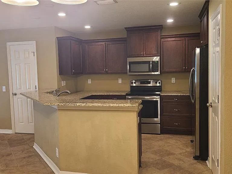 2914 Royal Tuscan Ln — Photo 11