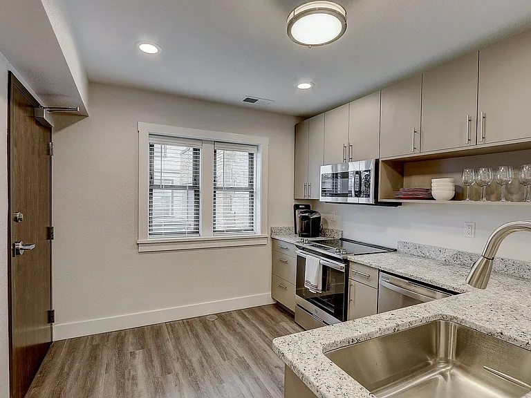 2105 N Booth St — Photo 29