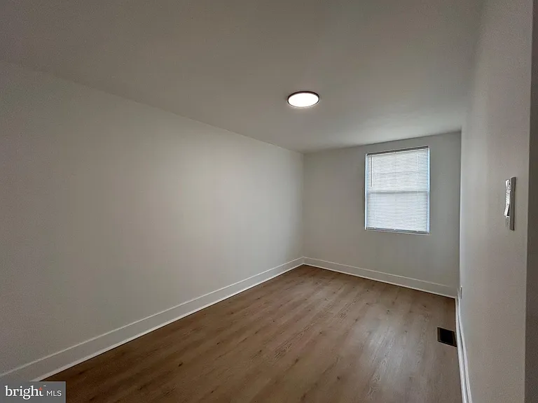 8033 Williams Ave — Photo 17