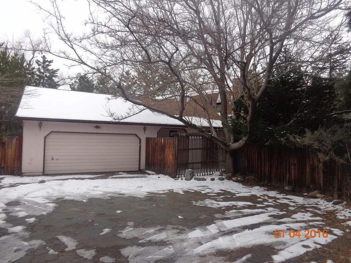 1152 W Plumb Ln photo 1