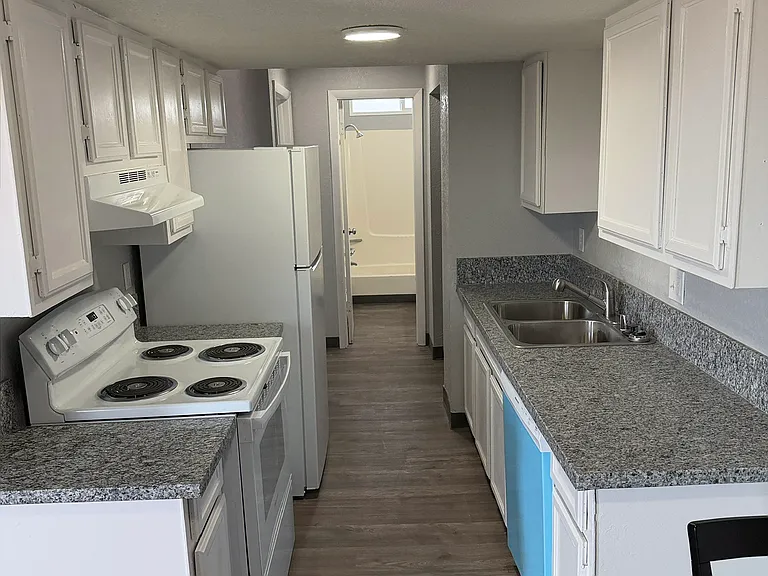 Regency Apartments — Photo 9
