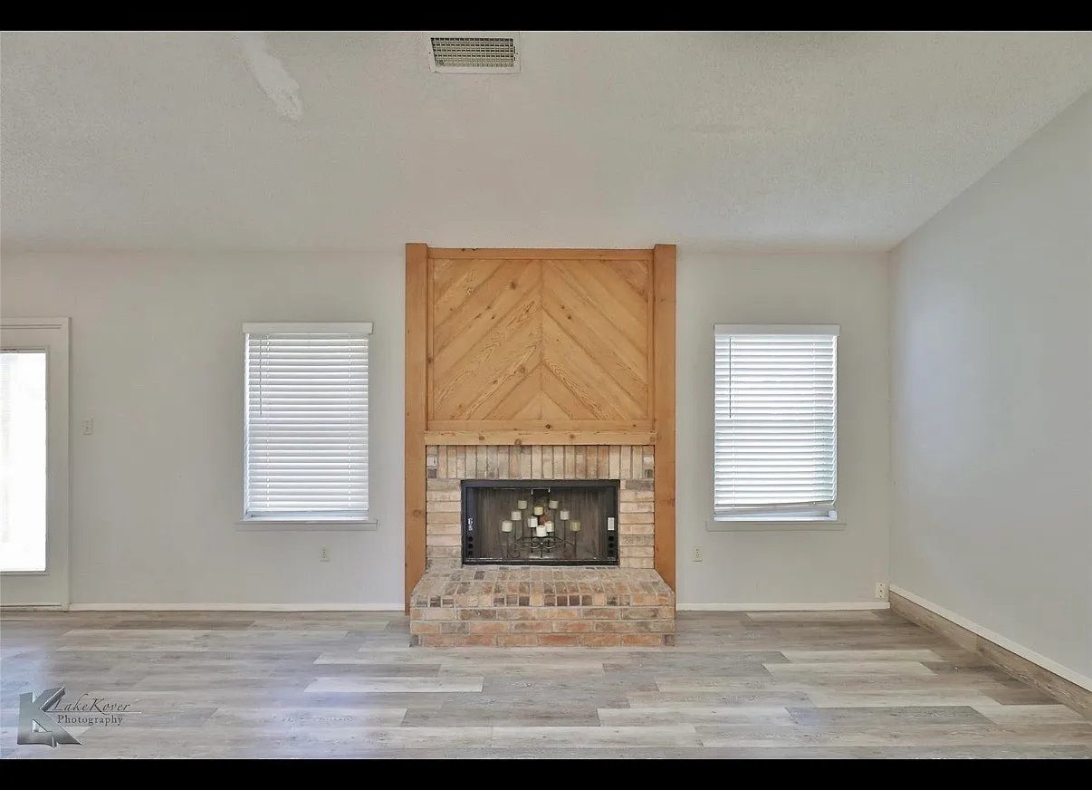 3 bed, 1446 sqft, $2,500 — Photo 2