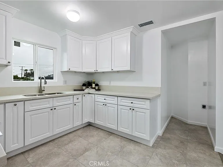 527 W 119th St — Photo 8