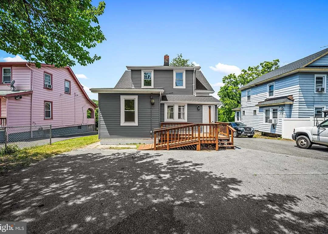 3 bed, 2.5 bath, 1562 sqft, $2,000 — Photo 3